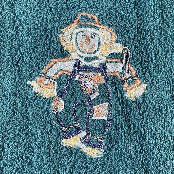 VTG (?) Embroidered Hand Towels/Wash Cloths 3 Lot Scarecrows (2) & Fall Wreath - Picture 9 of 15